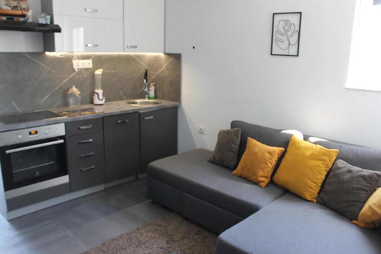 Cozy Corners Apartment Nin Exterior foto